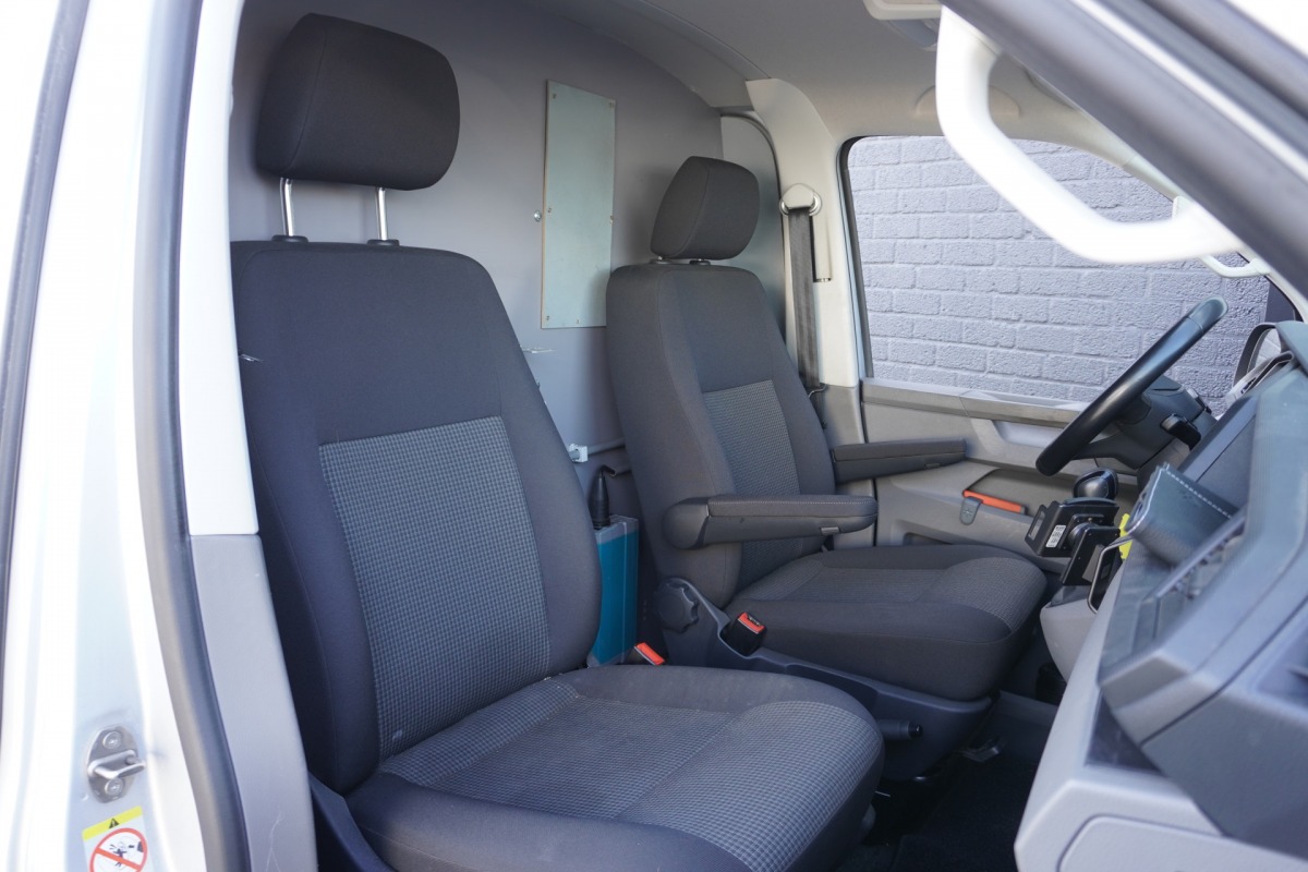 Volkswagen Transporter 2.0 TDI 150PK Automaat - EURO 6 - Airco - Cruise - Trekhaak - €15.900,- Excl.