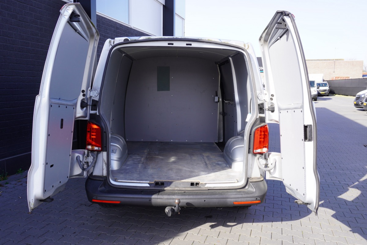 Volkswagen Transporter 2.0 TDI 150PK Automaat - EURO 6 - Airco - Cruise - Trekhaak - €15.900,- Excl.
