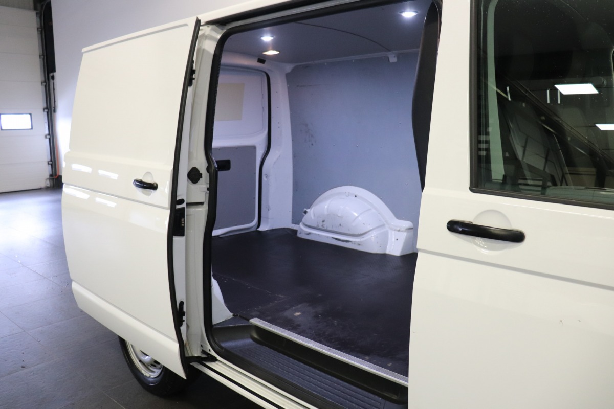 Volkswagen Transporter 2.0 TDI EURO 6 - Airco - Navi - Cruise - €13.950,- Excl. Volkswagen Transporter 2.0 TDI EURO 6 - Airco - Navi - Cruise - €13.950,- Excl.