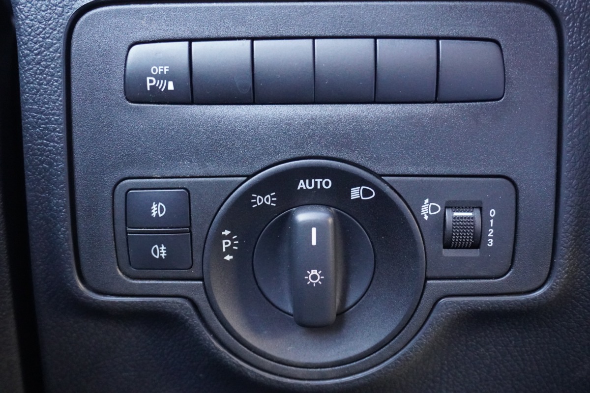 Mercedes-Benz Vito 114 CDI Automaat EURO 6 - A/C Climate - Cruise - Camera - Trekhaak - € 15.950,- Excl.