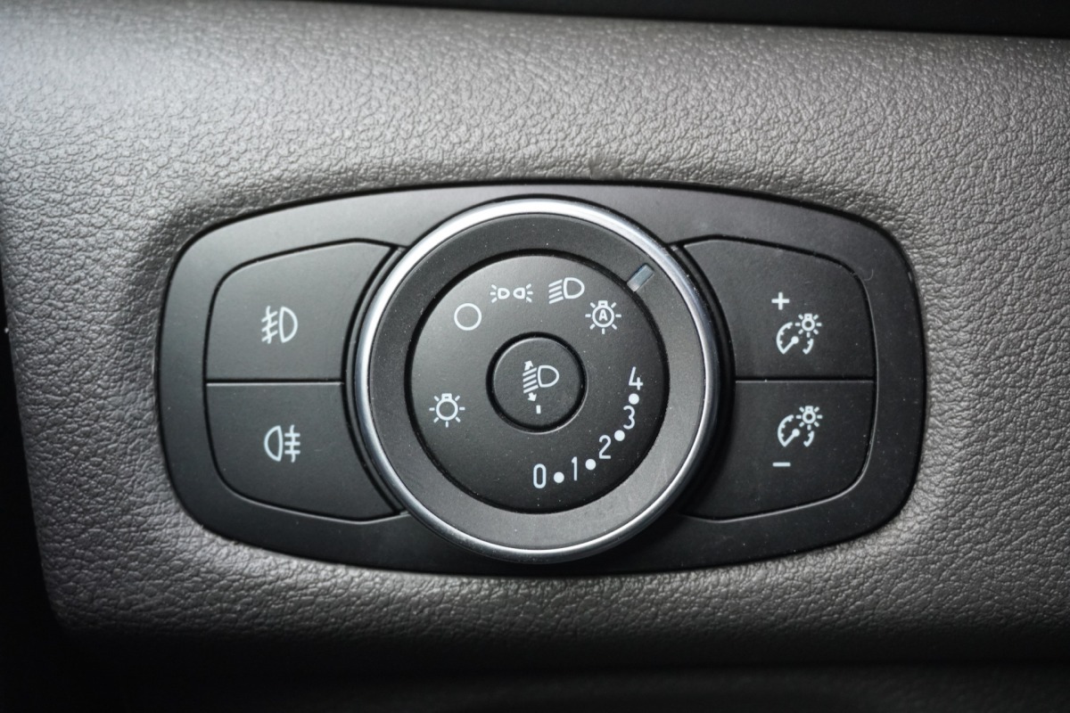 Ford Transit Custom 2.0 TDCI 130PK L2H2 - EURO 6 - Airco - Cruise - Camera - €15.900,- Excl.