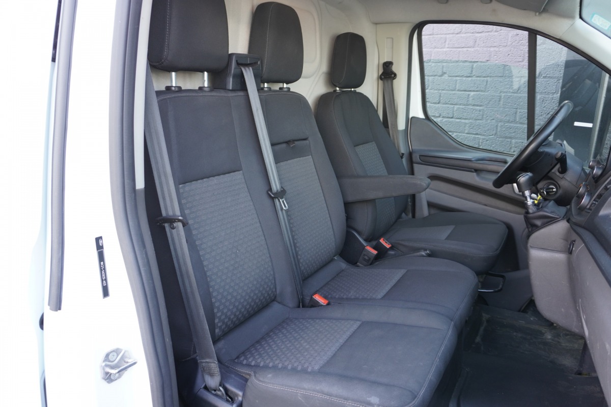 Ford Transit Custom 2.0 TDCI 130PK L2H2 - EURO 6 - Airco - Cruise - Camera - €15.900,- Excl.