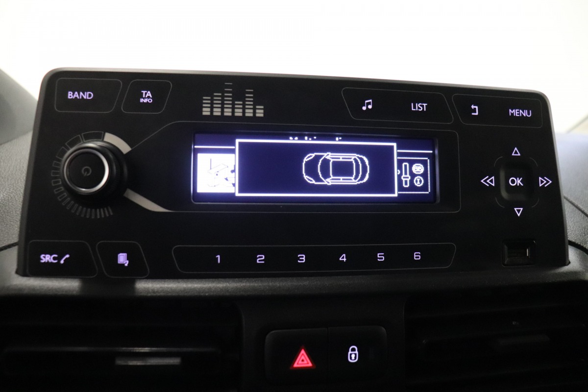 Peugeot Partner 1.2 Benzine EURO 6 - Airco - Carkit - PDC - € 11.950,- Excl. Peugeot Partner 1.2 Benzine EURO 6 - Airco - Carkit - PDC - € 11.950,- Excl.