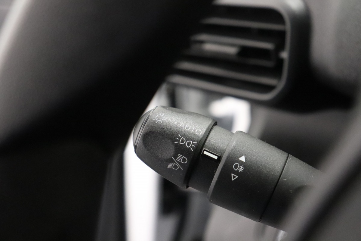 Peugeot Partner 1.2 Benzine EURO 6 - Airco - Carkit - PDC - € 11.950,- Excl. Peugeot Partner 1.2 Benzine EURO 6 - Airco - Carkit - PDC - € 11.950,- Excl.