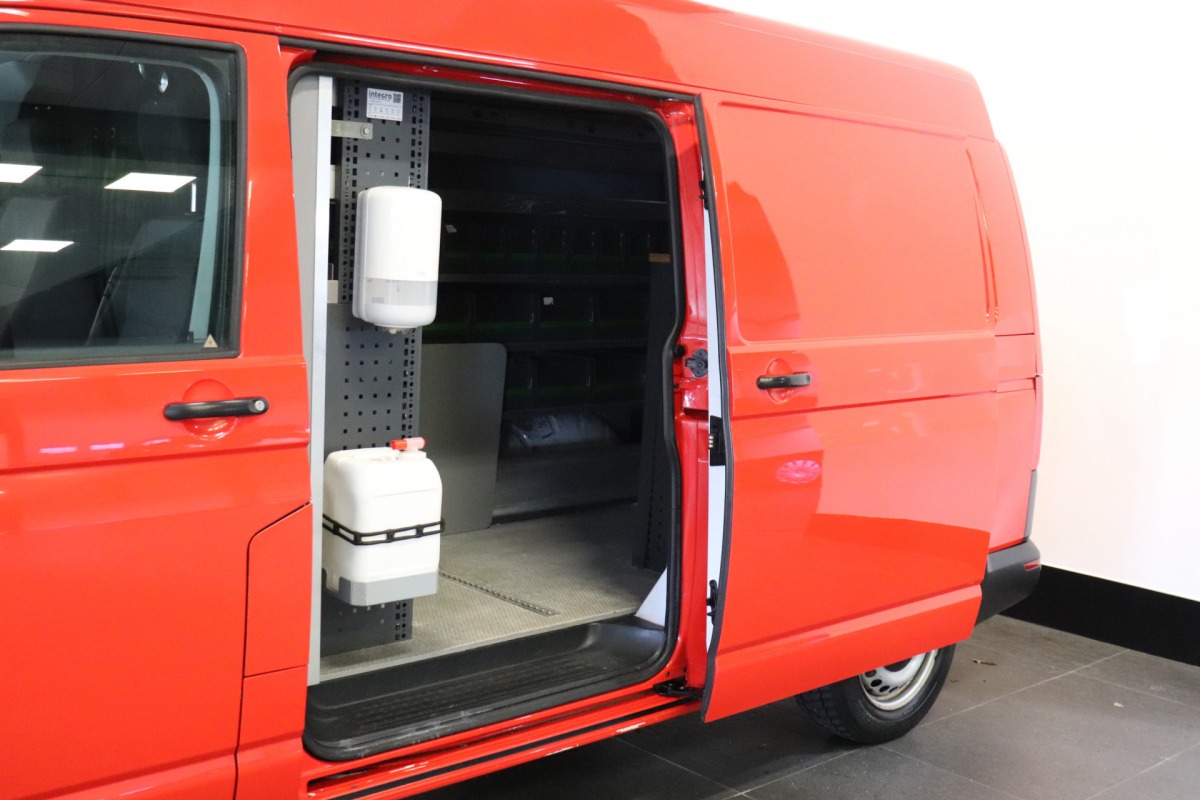 Volkswagen Transporter 2.0 TSI 150PK L2H2 Benzine 2x schuifdeur - Airco - Camera - Trekhaak - €19.900,- Excl.