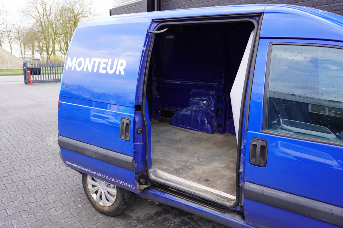 Peugeot Expert 220C 2.0 HDI - Airco - Trekhaak - € 1.250,- Excl.