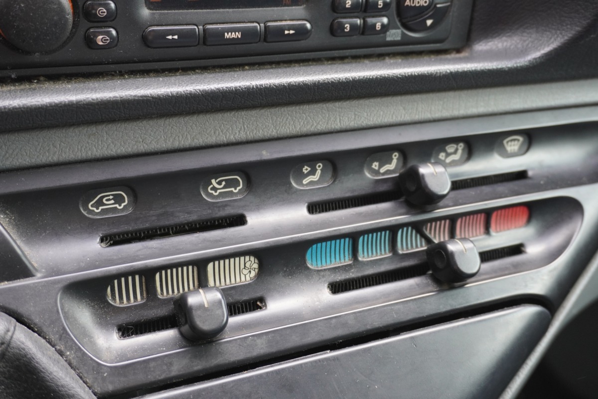 Peugeot Expert 220C 2.0 HDI - Airco - Trekhaak - € 1.250,- Excl.