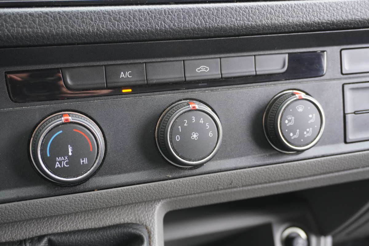 Volkswagen Crafter 2.0 TDI L3H3 EURO 6 - Airco - Cruise - PDC - € 15.900,- Excl.