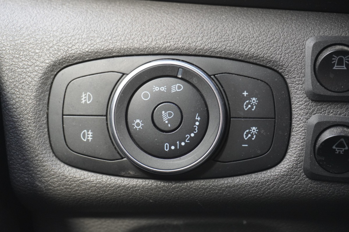 Ford Transit Custom 2.0 TDCI 130PK EURO 6 - Airco - Cruise - Camera - € 15.900,- Excl.