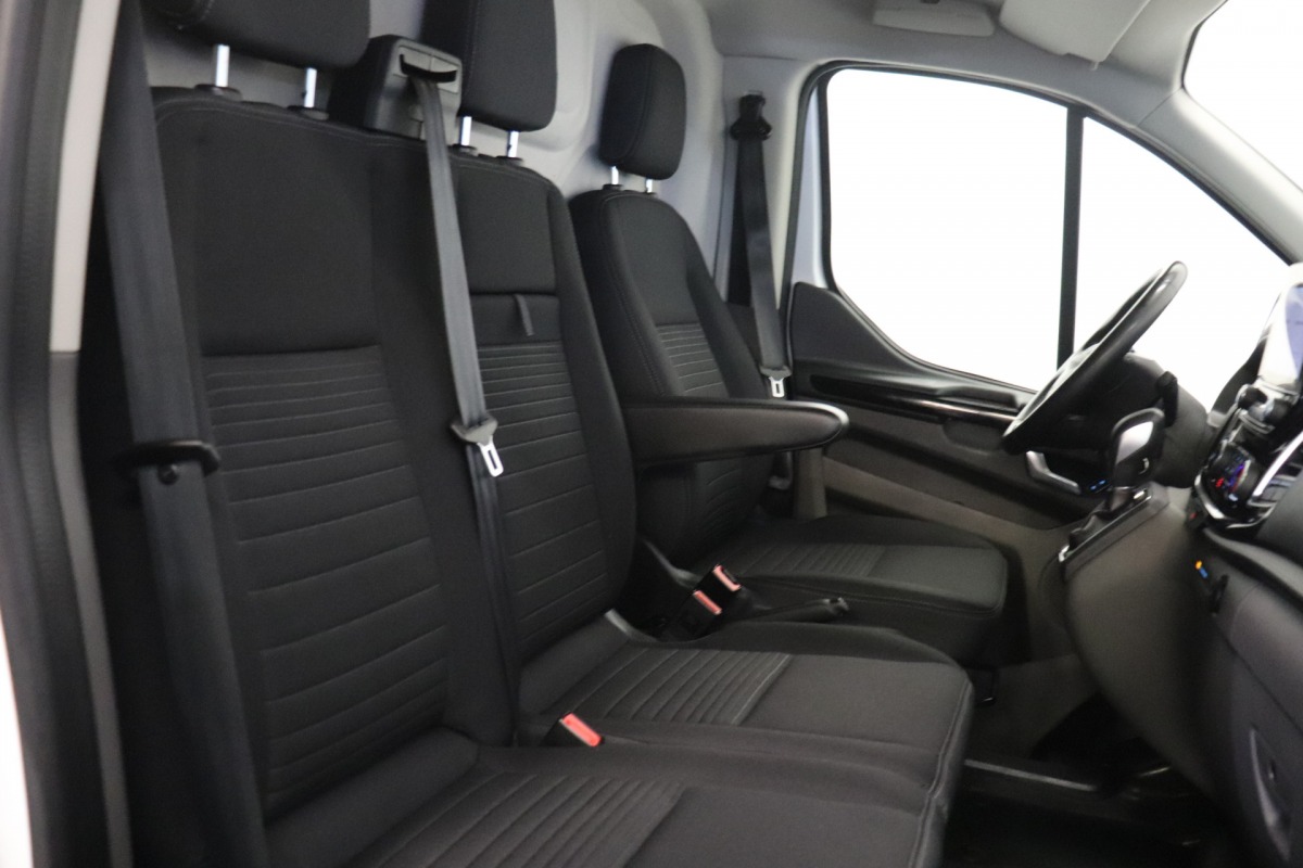 Ford Transit Custom 2.0 TDCI 170PK Automaat EURO 6 - Airco - Cruise - PDC - € 17.900,- Excl. Ford Transit Custom 2.0 TDCI 170PK Automaat EURO 6 - Airco - Cruise - PDC - € 17.900,- Excl.