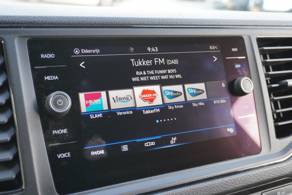 Volkswagen Crafter 2.0 TDI L3H3 EURO 6 - Airco - Cruise - Trekhaak - Camera - € 17.900,- Excl.