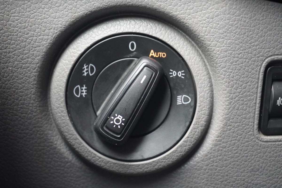 Volkswagen Crafter 2.0 TDI L3H3 EURO 6 - Airco - Cruise - Trekhaak - Camera - € 17.900,- Excl.