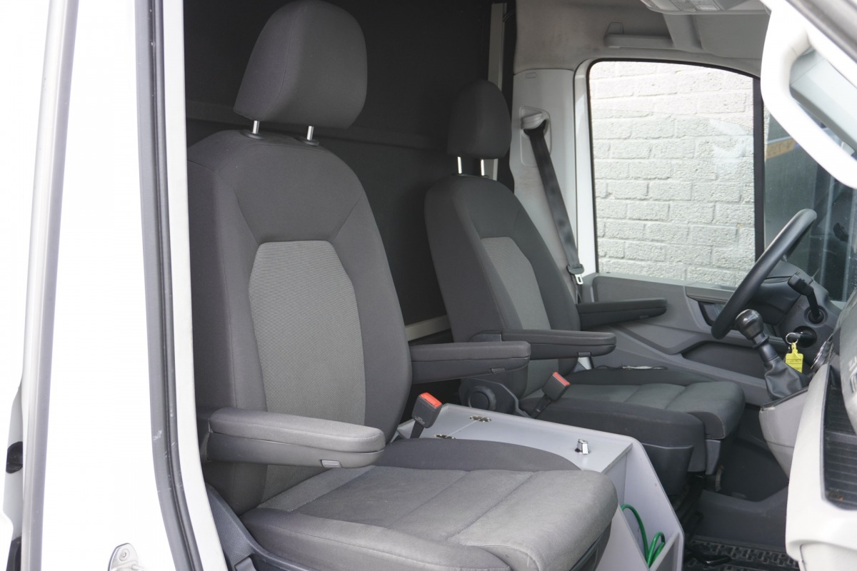 Volkswagen Crafter 2.0 TDI L3H3 EURO 6 - Airco - Cruise - Trekhaak - Camera - € 17.900,- Excl.