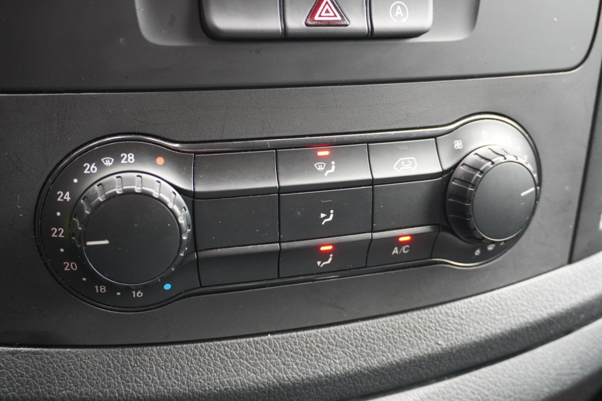 Mercedes-Benz Vito 110 CDI Extra Lang EURO 6 - Airco - Camera - Laadbrug - € 13.499,- Excl.