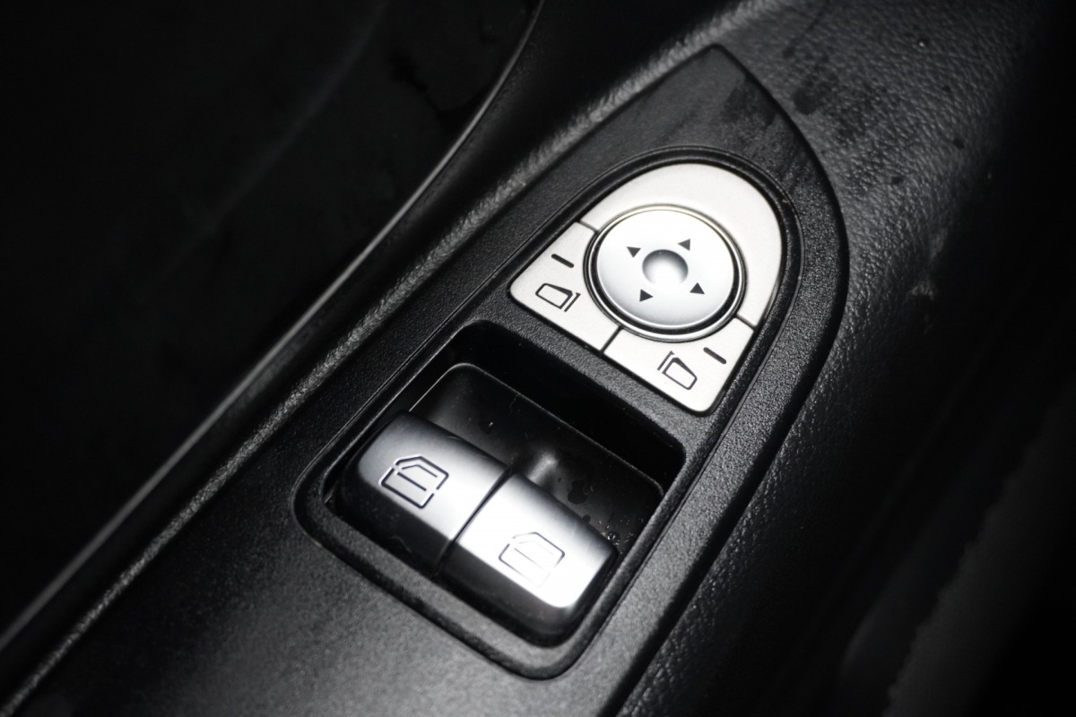 Mercedes-Benz Vito 110 CDI Extra Lang EURO 6 - Airco - Camera - Laadbrug - € 13.499,- Excl.