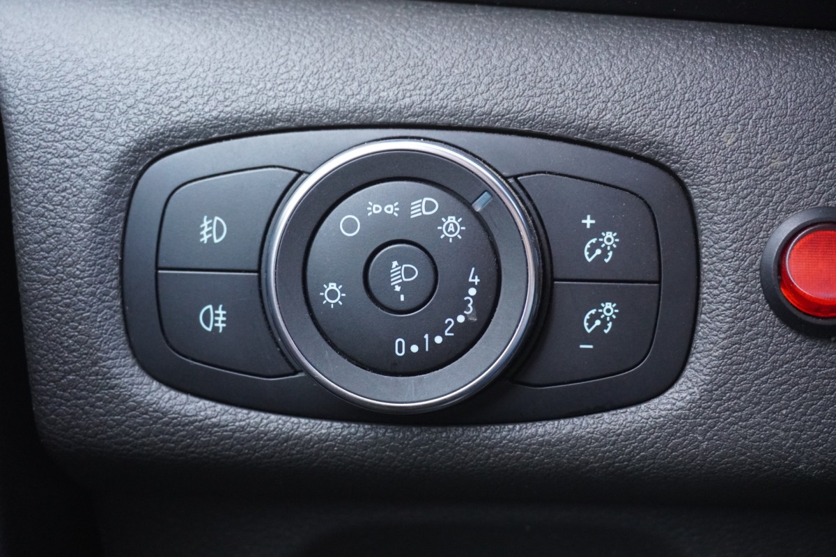 Ford Transit Custom 2.0 TDCI L2 EURO 6 - Airco - Cruise - Trekhaak - € 14.900,- Excl.