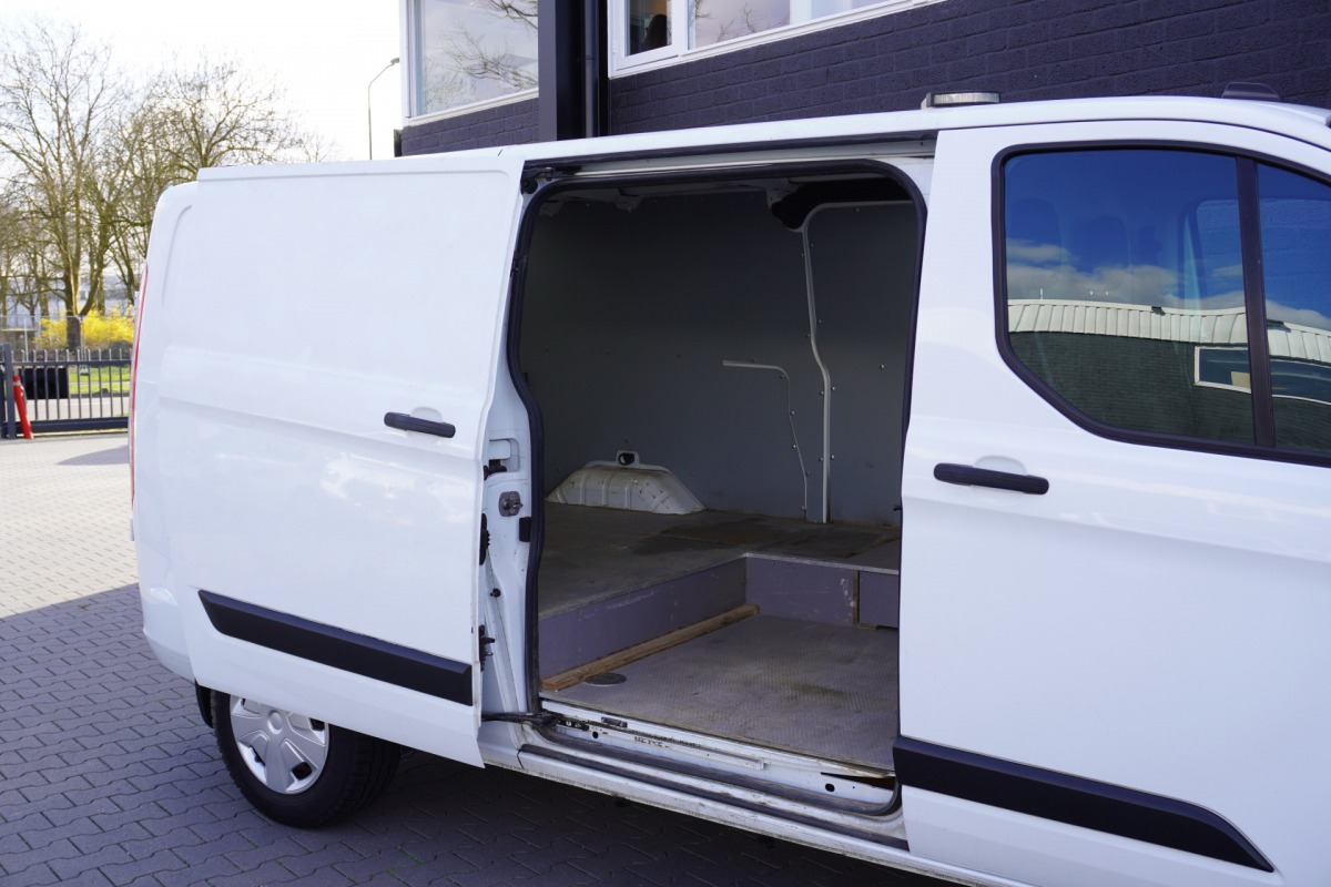 Ford Transit Custom 2.0 TDCI L2 EURO 6 - Airco - Cruise - Trekhaak - € 14.900,- Excl.
