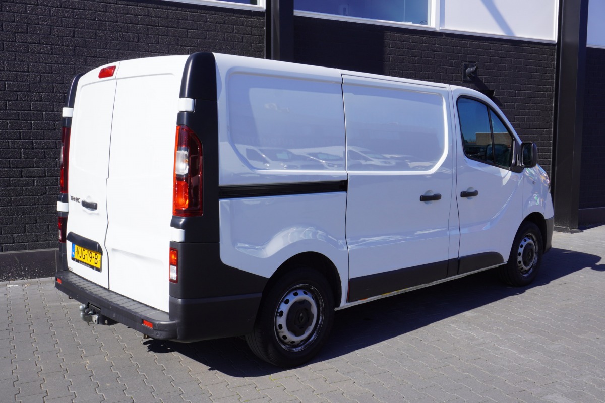 Renault Trafic 2.0 dCi 120PK EURO 6 - Airco - Cruise - Trekhaak - € 12.499 ,- Excl.