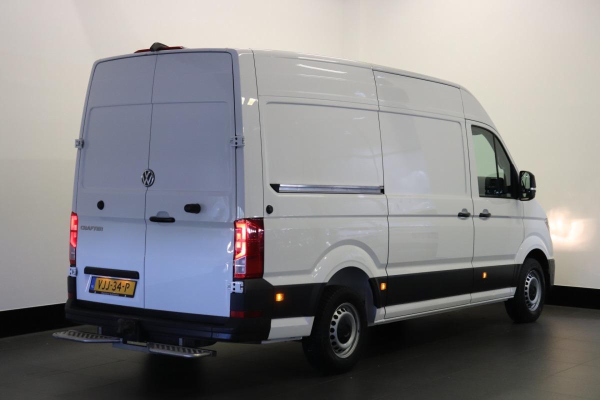 Volkswagen Crafter 2.0 TDI 140PK L3H3 EURO 6 - Airco - Cruise - Camera - € 18.950,- Excl.