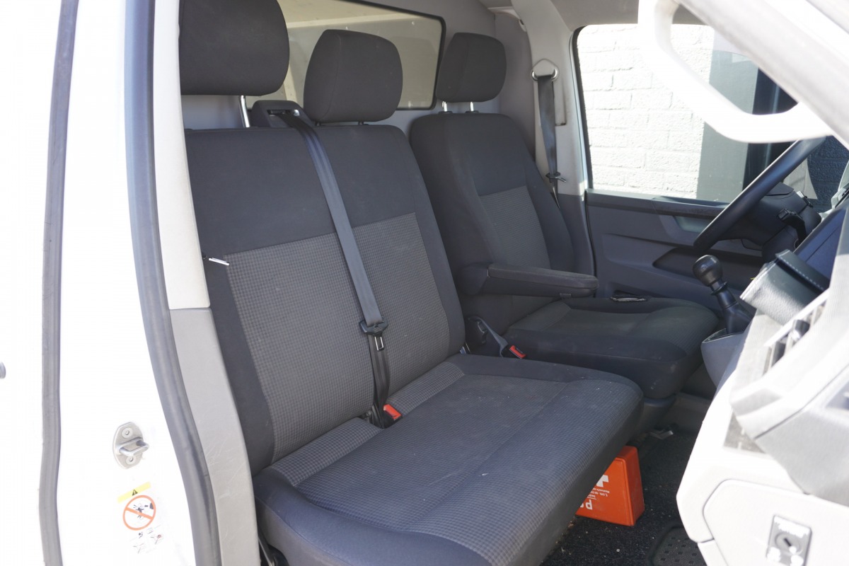 Volkswagen Transporter 2.0 TDI L2 EURO 6 - Airco - Cruise - Trekhaak - €15.900,- Excl.