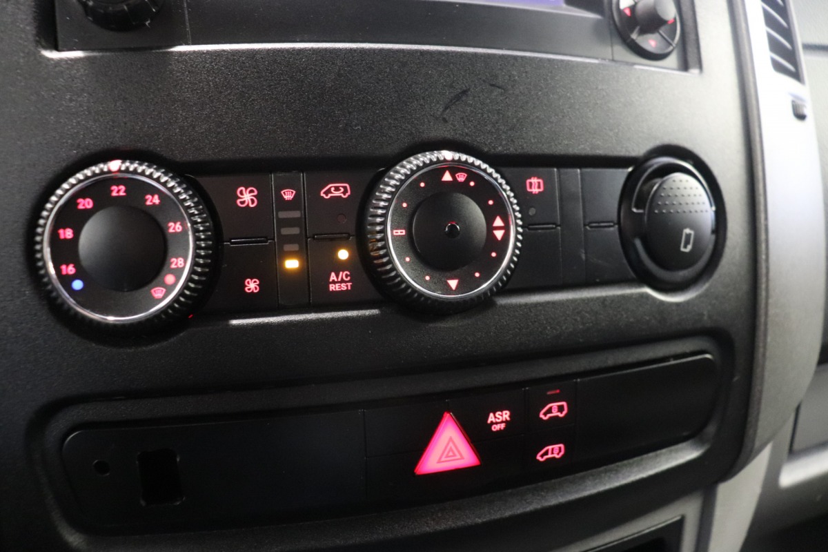 Volkswagen Crafter 35 2.0 TDI L4H3 - Airco - Cruise - Navi - €8.950,- Ex. BTW