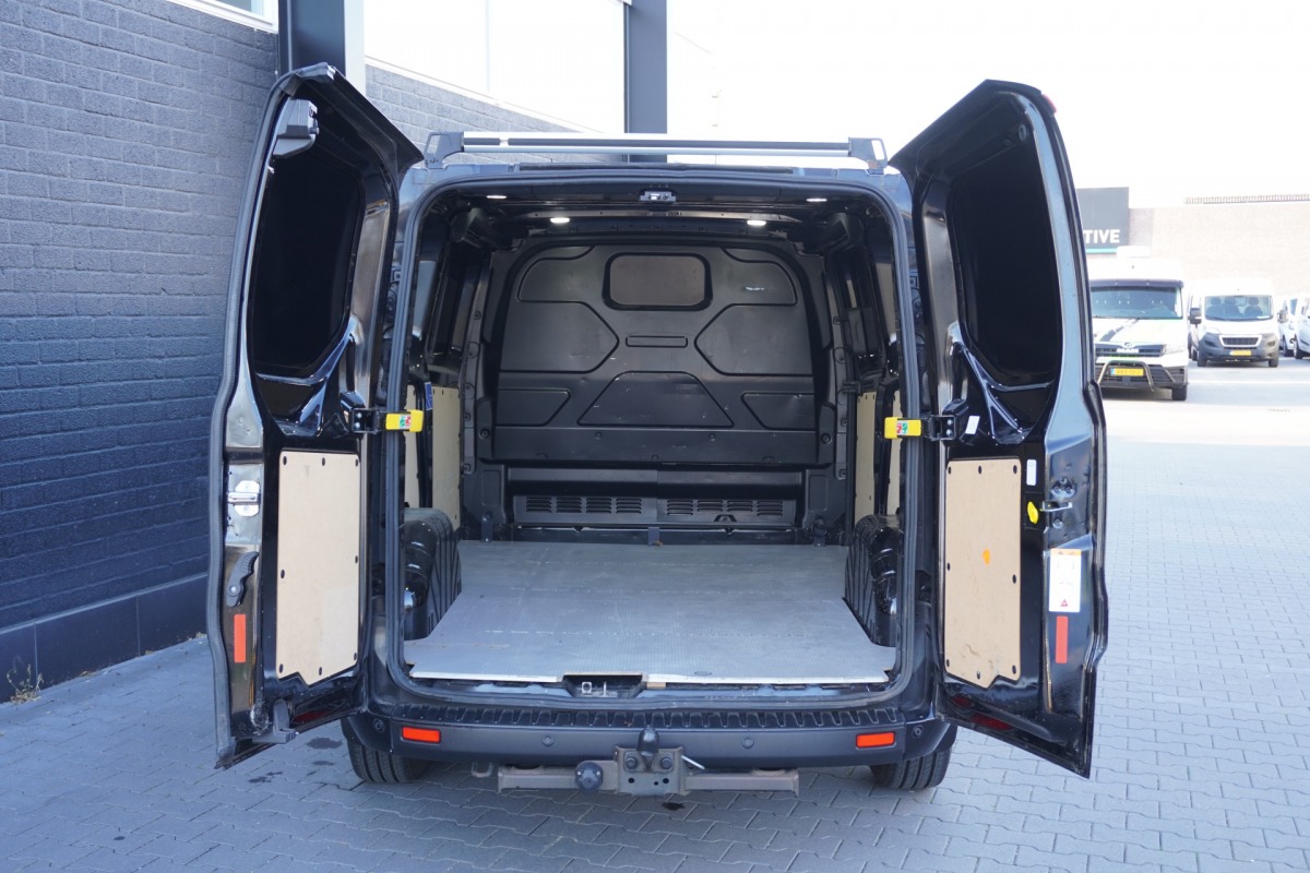 Ford Transit Custom 2.0 TDCI Automaat 130PK EURO 6 - Airco - Cruise - Camera - € 11.900,- Excl. Ford Transit Custom 2.0 TDCI Automaat 130PK EURO 6 - Airco - Cruise - Camera - € 11.900,- Excl.