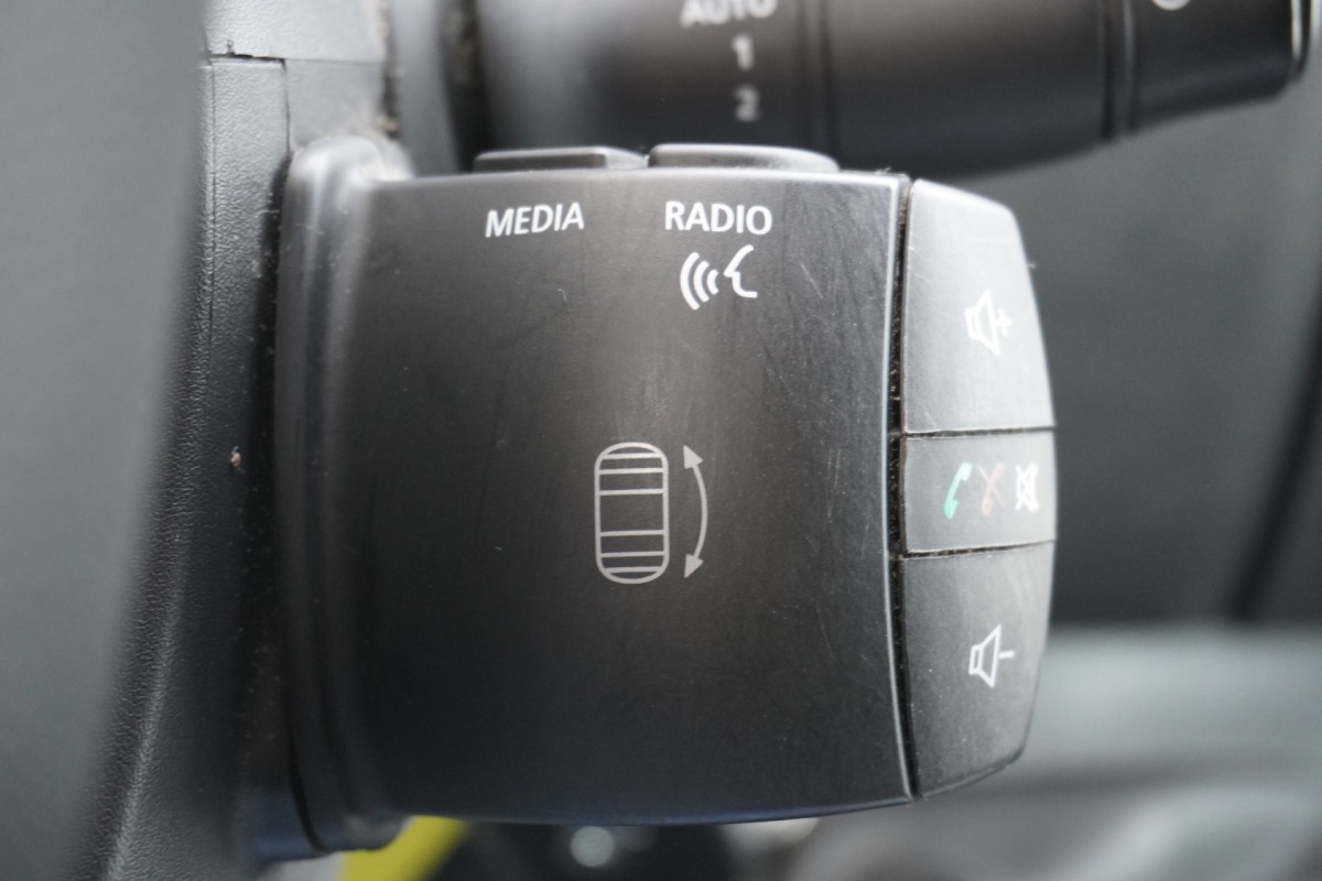 Renault Master 2.3 dCi 135PK L2H2 EURO 6 - Airco - Navi - Cruise - €16.950,- Excl. Renault Master 2.3 dCi 135PK L2H2 EURO 6 - Airco - Navi - Cruise - €16.950,- Excl.