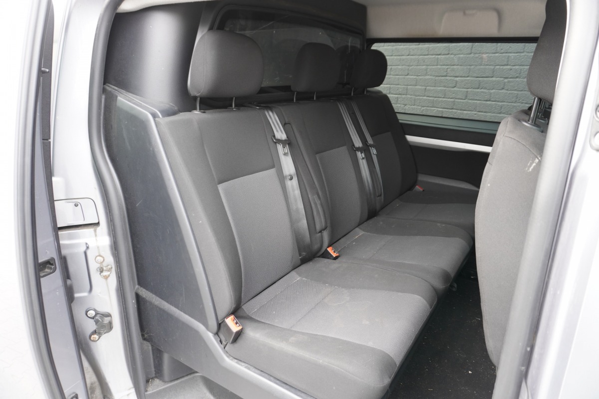 Opel Vivaro 2.0 CDTI 122PK L3 Dubbele Cabine EURO 6 - Airco - Cruise - Camera - € 16.900,- Excl. Opel Vivaro 2.0 CDTI 122PK L3 Dubbele Cabine EURO 6 - Airco - Cruise - Camera - € 16.900,- Excl.