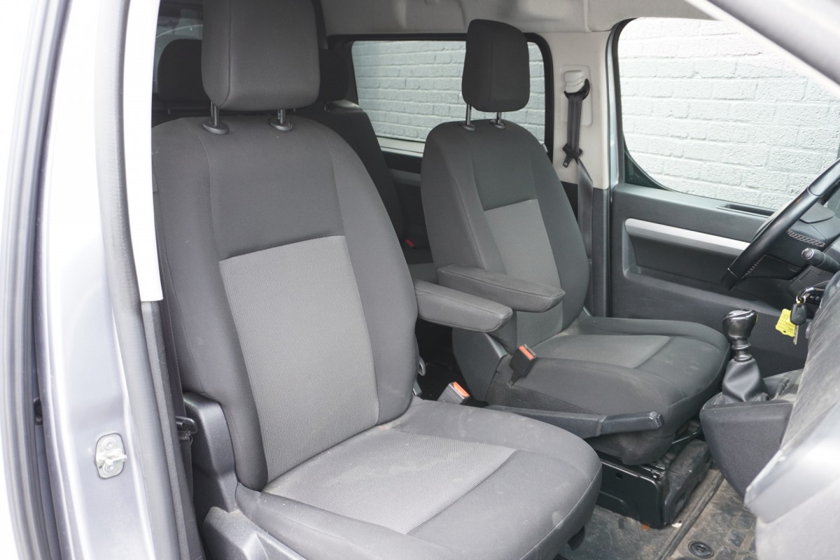 Opel Vivaro 2.0 CDTI 122PK L3 Dubbele Cabine EURO 6 - Airco - Cruise - Camera - € 16.900,- Excl. Opel Vivaro 2.0 CDTI 122PK L3 Dubbele Cabine EURO 6 - Airco - Cruise - Camera - € 16.900,- Excl.