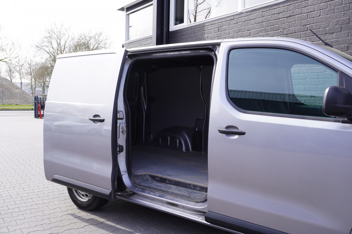 Peugeot Expert 1.5 BlueHDI L2 EURO 6 - Airco - Cruise - Trekhaak - € 11.900,- Excl. Peugeot Expert 1.5 BlueHDI L2 EURO 6 - Airco - Cruise - Trekhaak - € 11.900,- Excl.