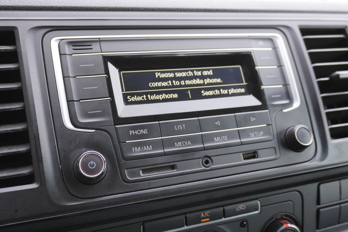 Volkswagen Transporter 2.0 TDI L2 150PK 2x schuifdeur EURO 6 - Airco - Trekhaak - PDC - € 12.950,- Excl. Volkswagen Transporter 2.0 TDI L2 150PK 2x schuifdeur EURO 6 - Airco - Trekhaak - PDC - € 12.950,- Excl.