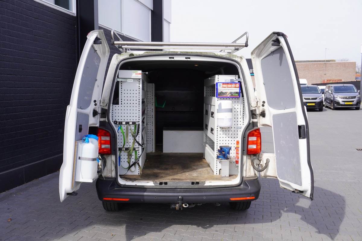 Volkswagen Transporter 2.0 TDI L2 150PK 2x schuifdeur EURO 6 - Airco - Trekhaak - PDC - € 12.950,- Excl. Volkswagen Transporter 2.0 TDI L2 150PK 2x schuifdeur EURO 6 - Airco - Trekhaak - PDC - € 12.950,- Excl.