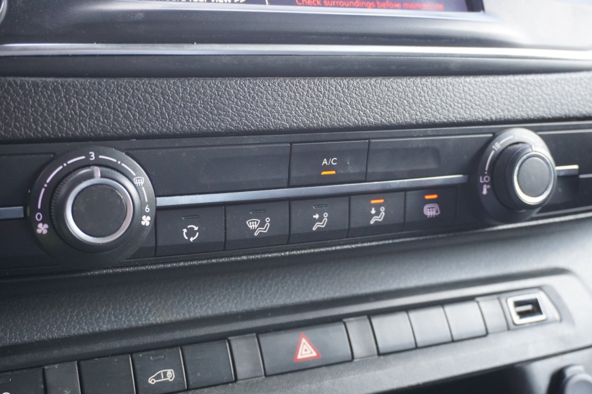 Citroën Jumpy 2.0 BlueHDI 145PK L2 EURO 6 - Airco - Navi - Cruise - €13.950,- Excl. Citroën Jumpy 2.0 BlueHDI 145PK L2 EURO 6 - Airco - Navi - Cruise - €13.950,- Excl.