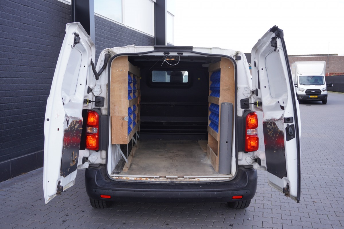 Citroën Jumpy 2.0 BlueHDI 145PK L2 EURO 6 - Airco - Navi - Cruise - €13.950,- Excl. Citroën Jumpy 2.0 BlueHDI 145PK L2 EURO 6 - Airco - Navi - Cruise - €13.950,- Excl.