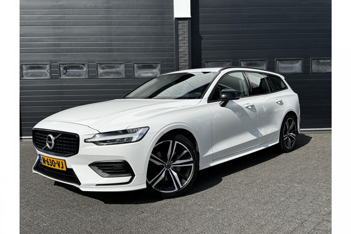 Volvo V60 2.0 B3 163PK Momentum R-Design | Camera | Trekhaak | Stoel & Stuur verw. | €23.900,- incl. BTW Volvo V60 2.0 B3 163PK Momentum R-Design | Camera | Trekhaak | Stoel & Stuur verw. | €23.900,- incl. BTW