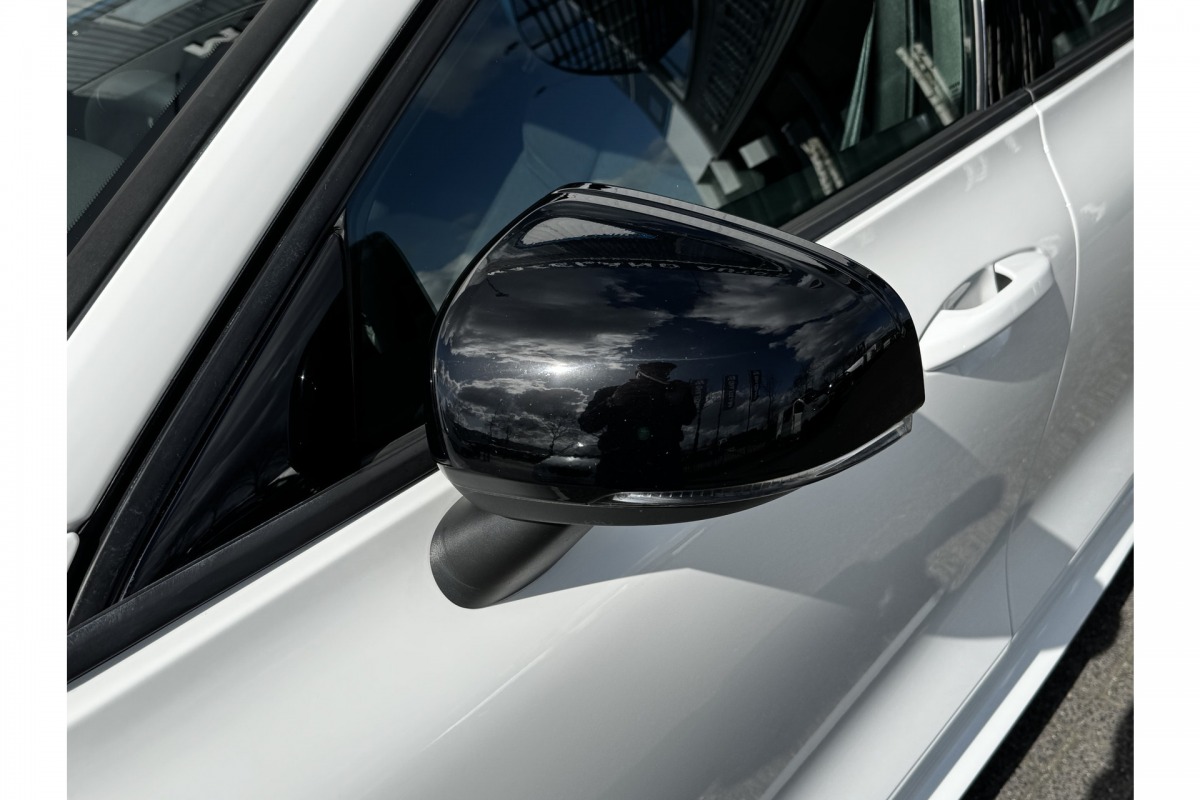 Volvo V60 2.0 B3 163PK Momentum R-Design | Camera | Trekhaak | Stoel & Stuur verw. | €23.900,- incl. BTW Volvo V60 2.0 B3 163PK Momentum R-Design | Camera | Trekhaak | Stoel & Stuur verw. | €23.900,- incl. BTW