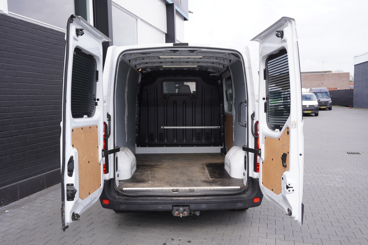 Renault Master 2.3 dCi 130 PK EURO 6 - Airco - Cruise - Trekhaak - € 15.950,- Excl.