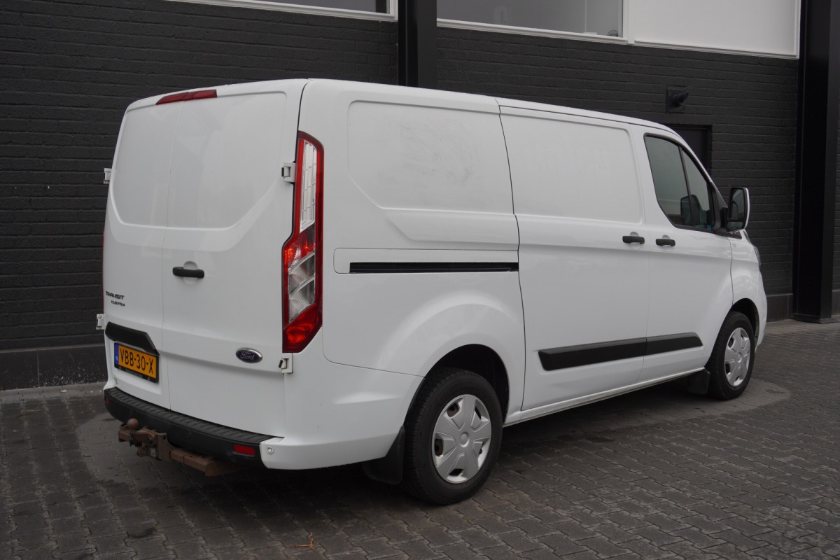 Ford Transit Custom 2.0 TDCI EURO 6 - Airco - Cruise - Trekhaak - € 12.900,- Excl. Ford Transit Custom 2.0 TDCI EURO 6 - Airco - Cruise - Trekhaak - € 12.900,- Excl.