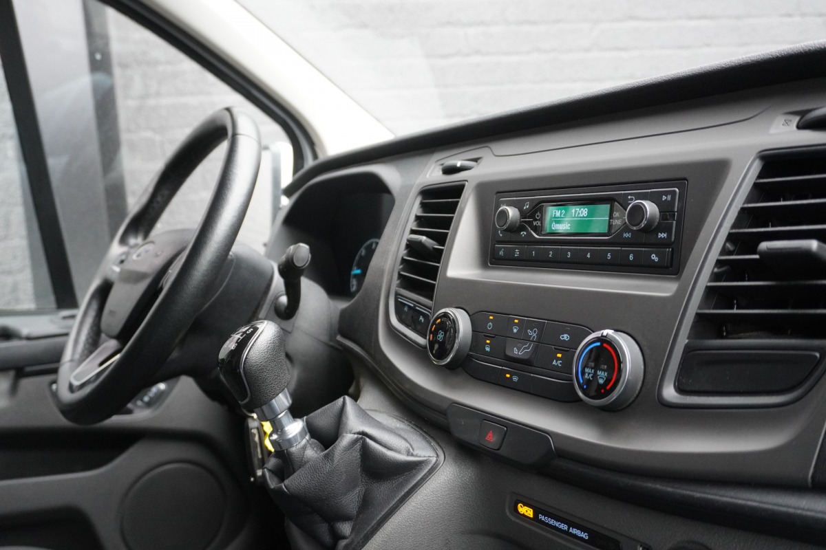 Ford Transit Custom 2.0 TDCI EURO 6 - Airco - Cruise - Trekhaak - € 12.900,- Excl. Ford Transit Custom 2.0 TDCI EURO 6 - Airco - Cruise - Trekhaak - € 12.900,- Excl.