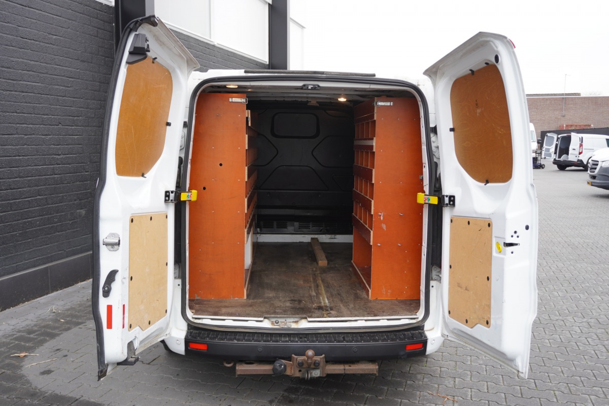 Ford Transit Custom 2.0 TDCI EURO 6 - Airco - Cruise - Trekhaak - € 12.900,- Excl. Ford Transit Custom 2.0 TDCI EURO 6 - Airco - Cruise - Trekhaak - € 12.900,- Excl.