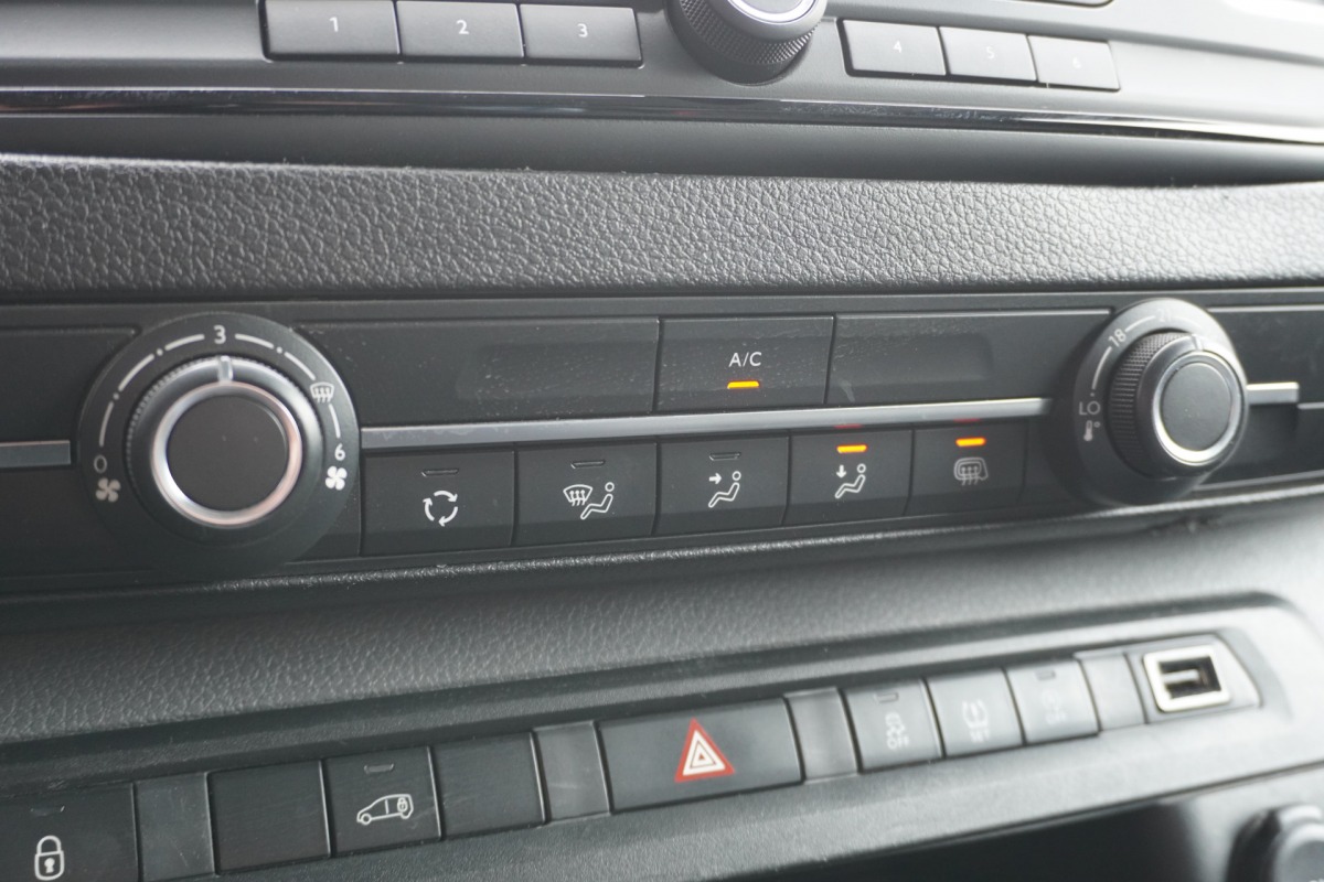 Toyota ProAce Worker 2.0 D-4D 145PK 2x Schuifdeur EURO 6 - Airco - Cruise - Trekhaak - € 13.900,- Excl.