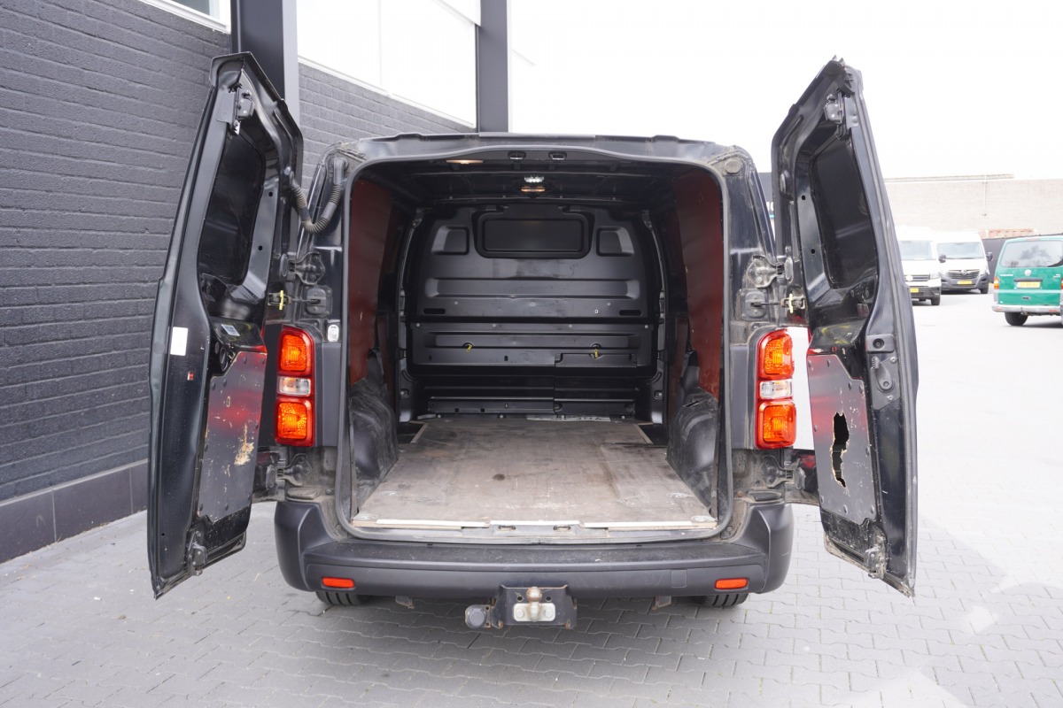 Toyota ProAce Worker 2.0 D-4D 145PK 2x Schuifdeur EURO 6 - Airco - Cruise - Trekhaak - € 13.900,- Excl.