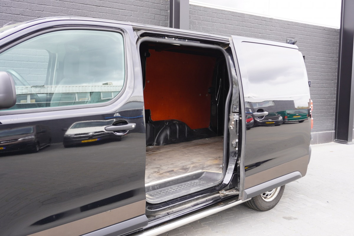 Toyota ProAce Worker 2.0 D-4D 145PK 2x Schuifdeur EURO 6 - Airco - Cruise - Trekhaak - € 13.900,- Excl.