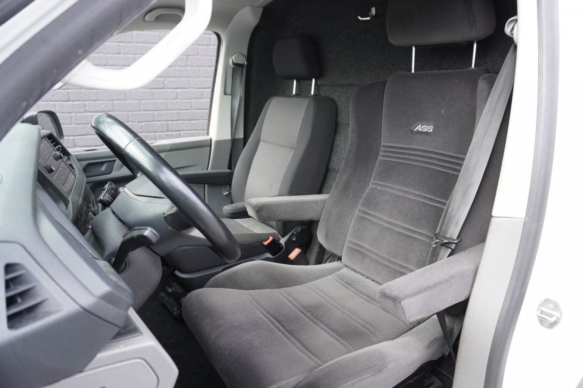 Volkswagen Transporter 2.0 TDI 150PK L2 Automaat 2x Schuif EURO 6 - Airco - Navi - Cruise - € 11.950,- Excl. Volkswagen Transporter 2.0 TDI 150PK L2 Automaat 2x Schuif EURO 6 - Airco - Navi - Cruise - € 11.950,- Excl.
