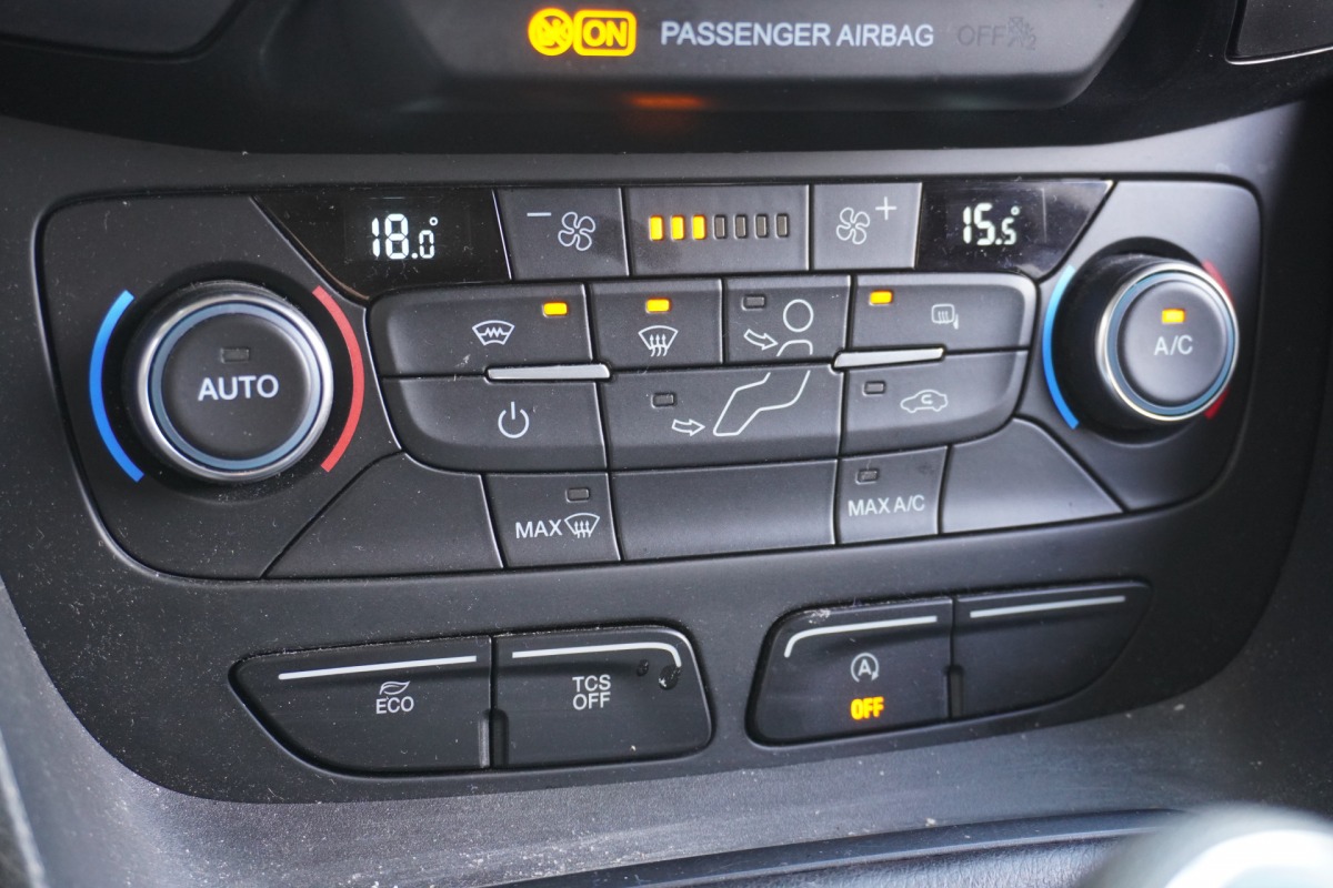 Ford Transit Connect 1.5 EcoBlue 100PK EURO 6 - Airco - Navi - Cruise - €9.900,- Excl. Ford Transit Connect 1.5 EcoBlue 100PK EURO 6 - Airco - Navi - Cruise - €9.900,- Excl.