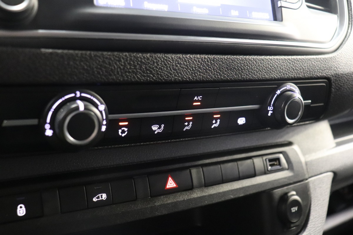 Opel Vivaro 1.5 CDTI 120PK L2 - EURO 6 - Airco - Navi - Cruise - €12.950,- Excl. Opel Vivaro 1.5 CDTI 120PK L2 - EURO 6 - Airco - Navi - Cruise - €12.950,- Excl.