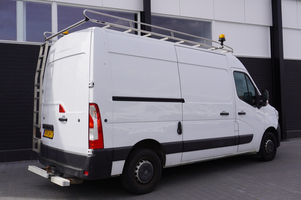 Renault Master 2.3 dCi 135PK L2H2 EURO 6 - Airco - Cruise - Camera - € 14.950,- Excl. Renault Master 2.3 dCi 135PK L2H2 EURO 6 - Airco - Cruise - Camera - € 14.950,- Excl.