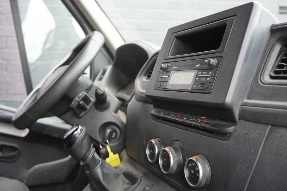 Renault Master 2.3 dCi 135PK L2H2 EURO 6 - Airco - Cruise - Camera - € 14.950,- Excl. Renault Master 2.3 dCi 135PK L2H2 EURO 6 - Airco - Cruise - Camera - € 14.950,- Excl.
