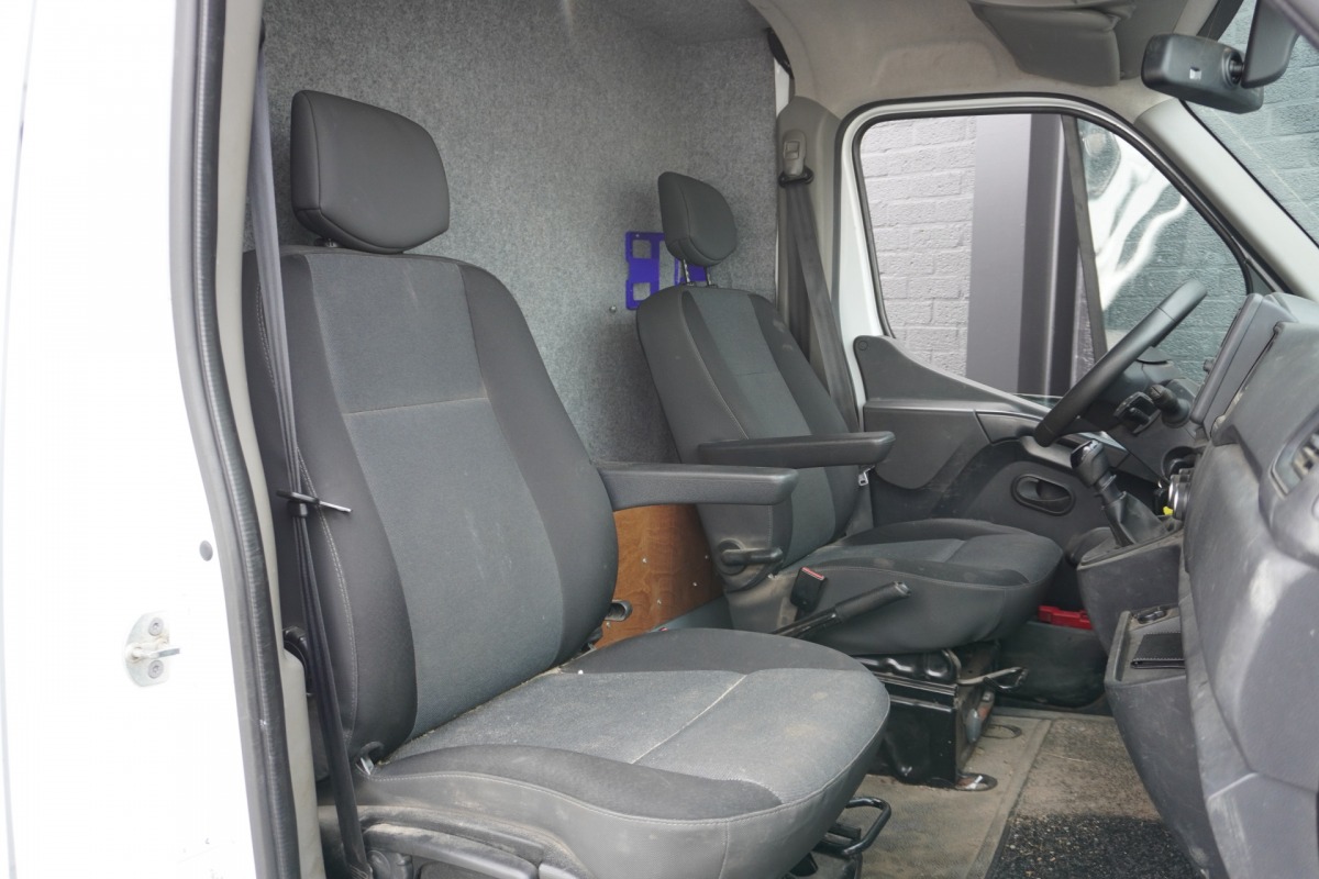 Renault Master 2.3 dCi 135PK L2H2 EURO 6 - Airco - Cruise - Camera - € 14.950,- Excl. Renault Master 2.3 dCi 135PK L2H2 EURO 6 - Airco - Cruise - Camera - € 14.950,- Excl.