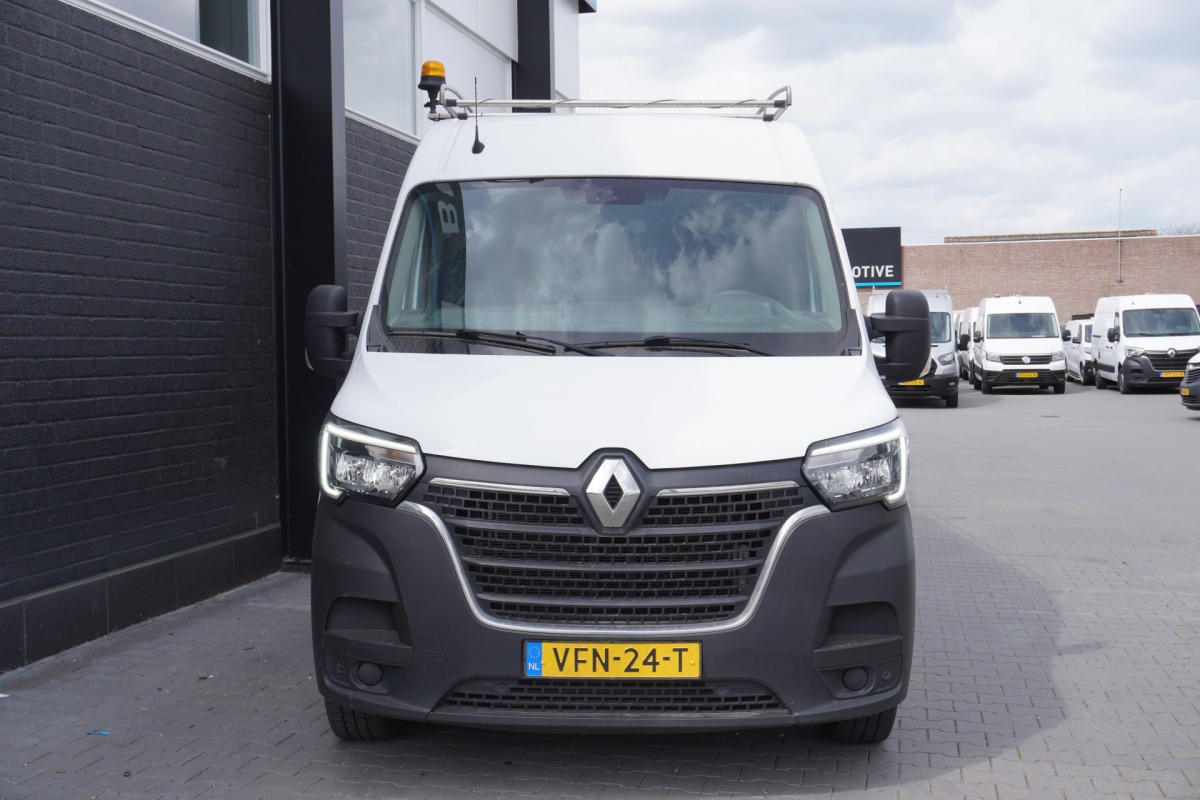Renault Master 2.3 dCi 135PK L2H2 EURO 6 - Airco - Cruise - Camera - € 14.950,- Excl. Renault Master 2.3 dCi 135PK L2H2 EURO 6 - Airco - Cruise - Camera - € 14.950,- Excl.